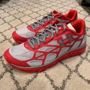 NIB Under Armour Team Spine vice shoes.